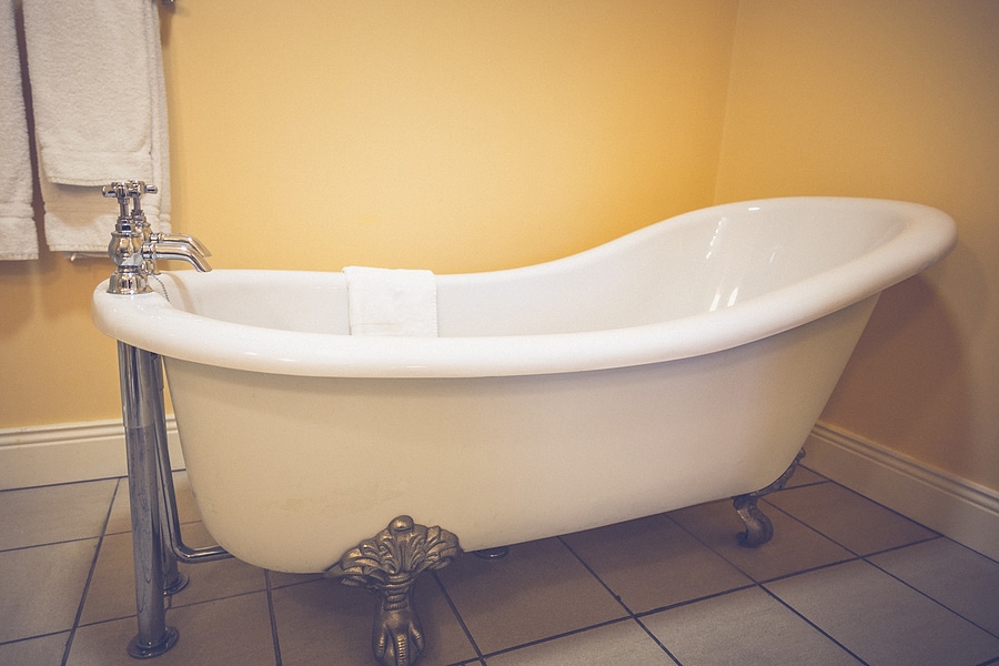 5 Reasons to Choose Refinishing Over Replacing Your Bathroom Fixtures